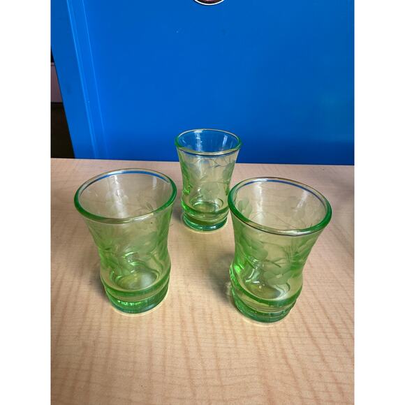 Uranium Glass Cordial Set of Three Glasses with Tray - Picture 4 of 5